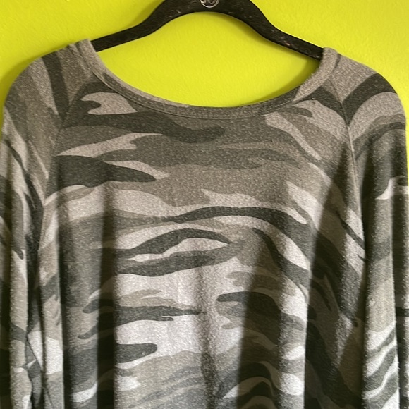 Buffalo David Bitton Green Camo Long sleeve Top Size L - Picture 2 of 5